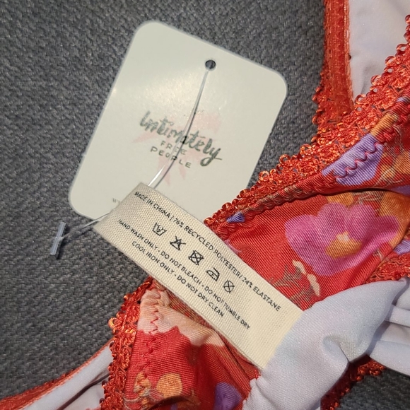 New spell designs FP wild bloom red bralette bra L - Picture 13 of 14